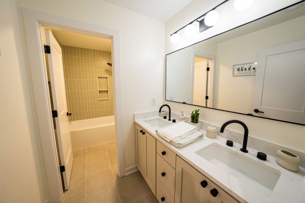 Woodhaven custom home Circleville Ohio secondary bathroom with double vanity